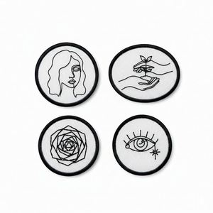 Étiquettes en papier tissé en gros, écologiques, pour chaussures et vêtements, étiquettes de marque, couleurs personnalisées, design personnalisé, finition brillante/mate, sérigraphie - Product Image 5