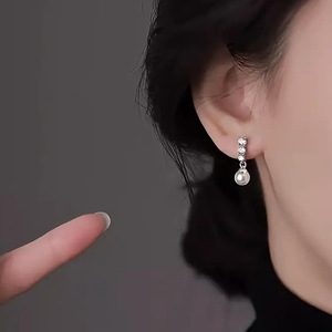 Orecchini Pendenti Geometrici con Perle Finte per Donne, Gioielli per Orecchie alla Moda con Pietre Scintillanti - Product Image 4