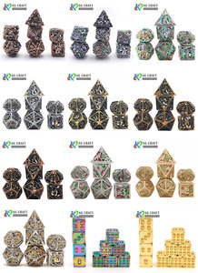 Набор многогранных акриловых кубиков для ролевых игр (7 шт.) с гравировкой на заказ, в античном стиле, с жестяной коробкой, оптом - Product Image 5