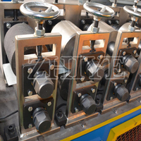 Machine de formage à froid pour volets roulants et lamelles de porte