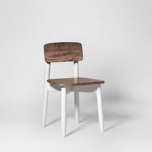 Chaise de salle à manger scandinave bicolore, assise et dossier en bois de noyer, pieds en bois blanc massif, design moderne minimaliste, salle à manger - Product Image 1