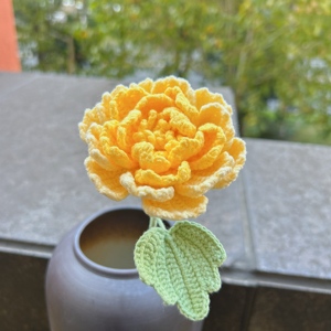 Bouquet de pivoines en coton crocheté à la main de qualité supérieure - Artisanat romantique et rêveur pour la Saint-Valentin et Noël - Product Image 3