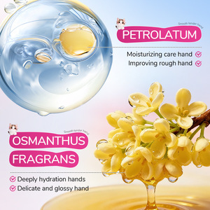 Lotion pour les <span class=keywords><strong>mains</strong></span> à l'extrait de fleurs de cerisier et à la niacinamide avec un parfum floral longue durée - Product Image 2