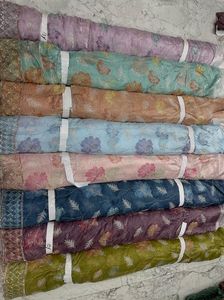 Tela de seda importada con cuentas de trabajo hecho a mano y bordado disponible en calidad superior a precio asequible para prendas y decoración - Product Image 2