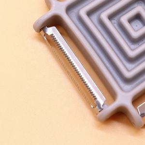 3 en 1 légume pomme de terre tomate carotte courgettes éplucheur avec pivot, julieenne dentelée lames en acier inoxydable avec couvercle - Product Image 3