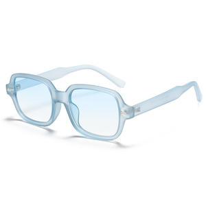 Gafas de Sol Greyjack Unisex, Montura TR90, Lentes con Degradado Azul, Protección UV400, Tipo 3 - Product Image 2