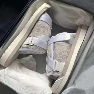 Luxury Sandals Slippers Couple Casual Sandals Women <b>Men</b> Outdoor Designer Slippers Flat <b>Shoes</b> Casual Sports <b>Men</b> fashion Slipper - Product Image 3