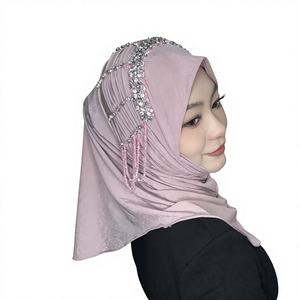 Nouveau hijab musulman pour femmes Star <span class=keywords><strong>Amoy</strong></span>, en laine, doux, fait à la main, plissé, avec pompon, col roulé, tendance, simple, joker, carré, moyen - Product Image 1