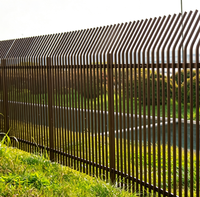 Clôture en aluminium à lattes verticales étroites et élégantes, barrière métallique pour l'intimité et la ventilation, idéale pour les pelouses extérieures et les périmètres de maisons en banlieue