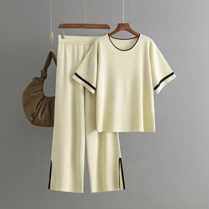 Nuovo abito da donna Casual a maniche corte a contrasto di colore <span class=keywords><strong>pantaloni</strong></span> larghi <span class=keywords><strong>pantaloni</strong></span> <span class=keywords><strong>lunghi</strong></span> a <span class=keywords><strong>spacco</strong></span> due pezzi Set - Product Image 2