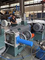 Granulateur de plastique à découpe à chaud refroidi par air, clé en main, avec changeur de tamis hydraulique