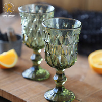 Retro wijnglazen groothandel, geëmbosseerde diamantvormige groene kelken voor hotel, restaurant, bruiloft, servies