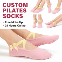 Chaussettes pour femmes de haute qualité OEM ODM avec logo personnalisé, chaussettes de yoga avec grip en silicone, chaussettes de pilates