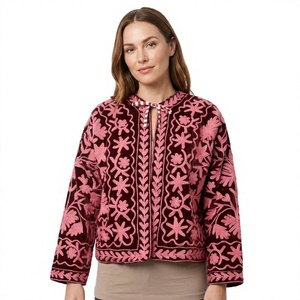 Chaqueta Acolchada de Terciopelo Bordada a Mano, Ecológica, Estilo Prairie Chic para Mujer, Manga Larga, Abrigo de Otoño, Color Rosa Rojo, Prenda Exterior con Estampado - Product Image 1