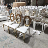 Vente en gros Hôtel Réception Chaise empilable en acier inoxydable en cuir PU or Chaises de salle à manger de mariage