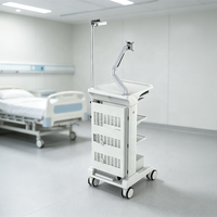 Chariot d'endoscopie moderne OEM en ABS réglable avec bras de moniteur, colonne en alliage d'aluminium et gestion des câbles pour salle d'opération hospitalière