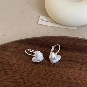 Elegante Pendiente de Oreja con Incrustaciones de Diamantes de Imitación en Forma de Corazón para Mujer, Exquisito Pendiente Colgante, Joyería de Temperamento - Product Image 4