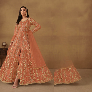 Ensemble Anarkali semi-couture en tissu résille papillon lourd, richement brodé, avec détails évasés, robe de soirée de créateur, style indien pakistanais - Product Image 1