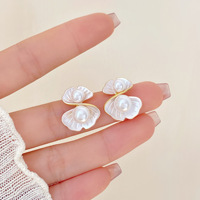 Boucles d'oreilles clous élégantes en perles de coquillage pour femmes, style français, géométriques, vintage, bijoux fantaisie, cadeaux
