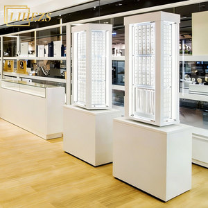 <span class=keywords><strong>Vitrinas</strong></span> Giratorias de Cristal <span class=keywords><strong>para</strong></span> Exhibición de Joyerí<span class=keywords><strong>a</strong></span> en Tiendas Blancas |   Diseño Interior de Tienda Moderna de Lujo, Decoración de Tienda Personalizada Integral - Product Image 1
