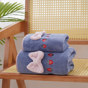 Ensemble de serviettes et draps de bain en polaire corail, 35x75cm et 70x140cm, absorbants, épaissis, brodés de fraises, pour usage domestique - Product Image 4