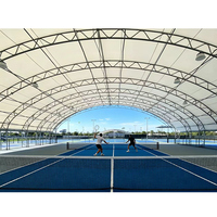 Structure de toiture en membrane ignifuge et écologique en PVDF professionnel pour terrains de pickleball, tennis, football et padel