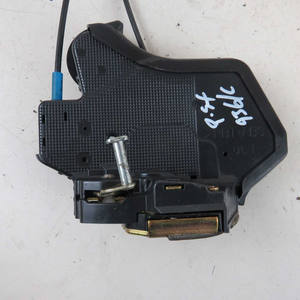 Cerradura de Puerta Trasera Izquierda Usada para Toyota Avensis Mk2 2003-2008 (70337) - Product Image 2