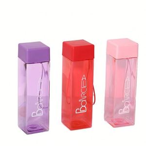 ขวดน้ำผลไม้พลาสติกทรงเหลี่ยมแบบฝ้า ขนาด 450 มล. สำหรับดื่มโดยตรง เป็นมิตรกับสิ่งแวดล้อม เหมาะสำหรับกิจกรรมกลางแจ้ง ขับรถเที่ยวเอง และเล่นกีฬา - Product Image 1