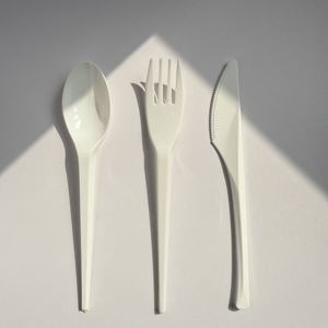 Coltelli Monouso in PS Resistenti all'Ingrosso - Coltelli in Plastica Seghettati Sicuri per Alimenti per Torte Pizza Feste Eventi di Catering - Product Image 3