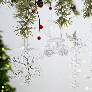 Adornos Navideños de Alta Gama con Forma de Copo de Nieve, Carruaje y Ángel - Product Image 1