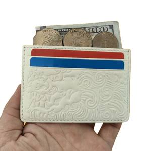 Porte-cartes de crédit gaufré pour femme, porte-cartes <span class=keywords><strong>blanc</strong></span>, portefeuille fin, portefeuille personnalisé en cuir de vachette véritable avec motif lion gaufré pour femme - Product Image 4