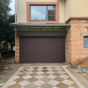 Volets roulants en aluminium isolés thermiquement sur mesure pour façade <span class=keywords><strong>de</strong></span> bâtiment, <span class=keywords><strong>porte</strong></span> <span class=keywords><strong>de</strong></span> <span class=keywords><strong>garage</strong></span> extérieure, couleur RAL personnalisée, prix d'usine pas cher - Product Image 2