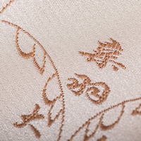 Étiquettes tissées en satin imprimé de luxe en forme de triangle, logo de marque personnalisé, à coudre sur les tissus pour couettes, édredons et literie.