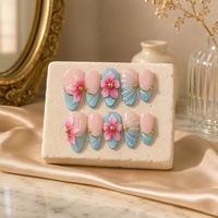 Faux ongles à presser faits main, motif fleur 3D ombré rose et bleu, avec chaîne dorée et perles, pour salon de beauté (vente en gros)