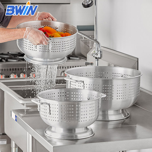 מסננת אלומיניום רב תכליתית 8QT למטבח עם בסיס ווים ידידותיים לסביבה - Product Image 6