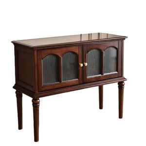 Credenza Tradizionale Americana in Legno Massello, Colore Noce Nero con Finiture Perlinate e Pannelli in <span class=keywords><strong>Vetro</strong></span> Scanalato - Product Image 3