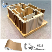 Panneau de finition en fibre de bois de bambou personnalisé avec des profilés rainurés arqués 3D pour revêtement mural intérieur commercial