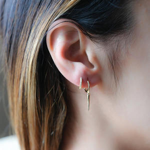 Pendientes de <span class=keywords><strong>aro</strong></span> con punta de cobre chapados en oro piramidal para mujer, puntos vanguardistas para salidas a discoteca - Product Image 3