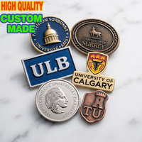 Badges métalliques personnalisés à clipser, broche 3D mascotte, emblème universitaire, pour toque de remise de diplôme, cadeau souvenir pour anciens étudiants à maintien sûr