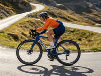 Cadre de vélo de route en carbone aérodynamique avec câblage interne complet, compatible freins à disque Flat Mount, ULTEGRA Di2, peinture personnalisée, vente en gros