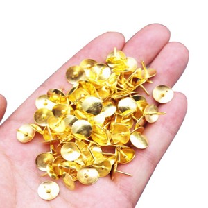 and sliver color round flat head metal drawing pins thumb tacks
