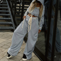 Ensemble deux pièces décontracté personnalisé : Haut à capuche à manches longues et pantalon oversize à cordon de serrage avec détails froncés et passepoil contrastant – Vente en gros