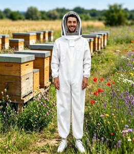 Combinaison de protection apicole respirante BEST Armor, anti-piqûres d'abeilles, confortable et légère, pour apiculteurs et apicultrices de ferme et d'apiers. - Product Image 2