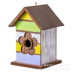 บ้านนกไม้แบบแขวน ตกแต่งสีสันสวยงาม สำหรับให้อาหารนกในสวนหลังบ้าน - Product Image 1