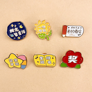 Broche de aleación con caracteres chinos motivacionales originales, insignia de metal bonita con flores, pin para parejas, dije para bolso, regalo para estudiantes, para hombres. - Product Image 3