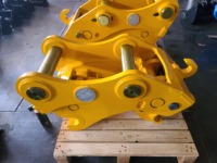 Pour coupleur hydraulique rapide jaune de type mécanique, système de connexion rapide compatible avec les excavatrices de 23 à 32 tonnes avec moteur