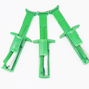 Pinces à cordon ombilical jetables au design unique et breveté avec verrou de sécurité - Product Image 4