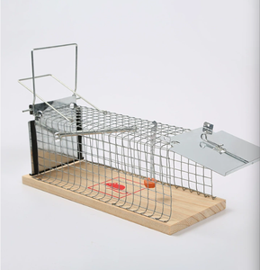 Piège à souris réutilisable efficace, cage à souris en métal avec deux portes, cage à rats en acier avec base en bois pour la lutte antiparasitaire - Product Image 1