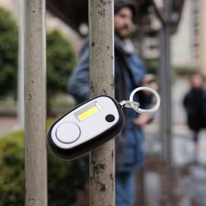 Xách tay 120dB <span class=keywords><strong>LED</strong></span> báo động an ninh Keychain ánh sáng đèn pin với buzzer mini nhựa tự vệ cho phụ nữ và trẻ em cảnh báo đèn - Product Image 3