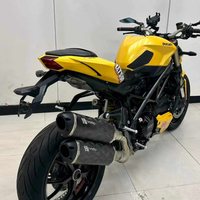 Moto Ducati Streetfighter 848, excellent état. Moteur bicylindre en L de 848 cm³ refroidi par liquide, freins ABS et contrôle de traction DTC